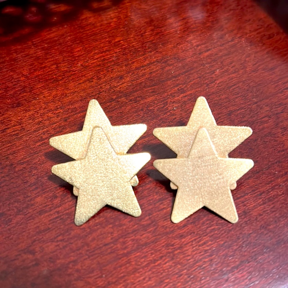 Shelia Fajl gold star earrings (post)